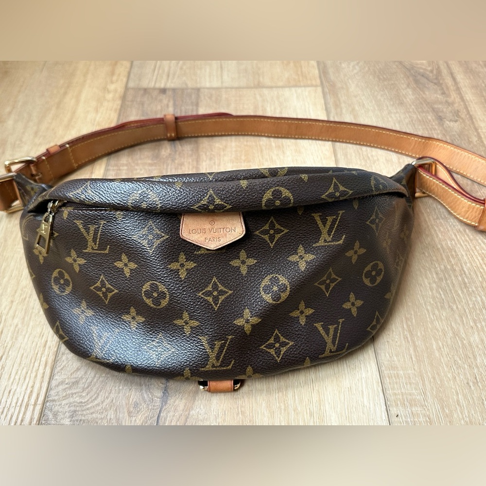*MAKE OFFER* Louis Vuitton OG Bumbag. Resale prices $3,500-4,700